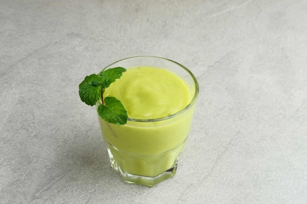 Comment faire un jus vert detoxifiant avec kale, concombre et pomme verte ?